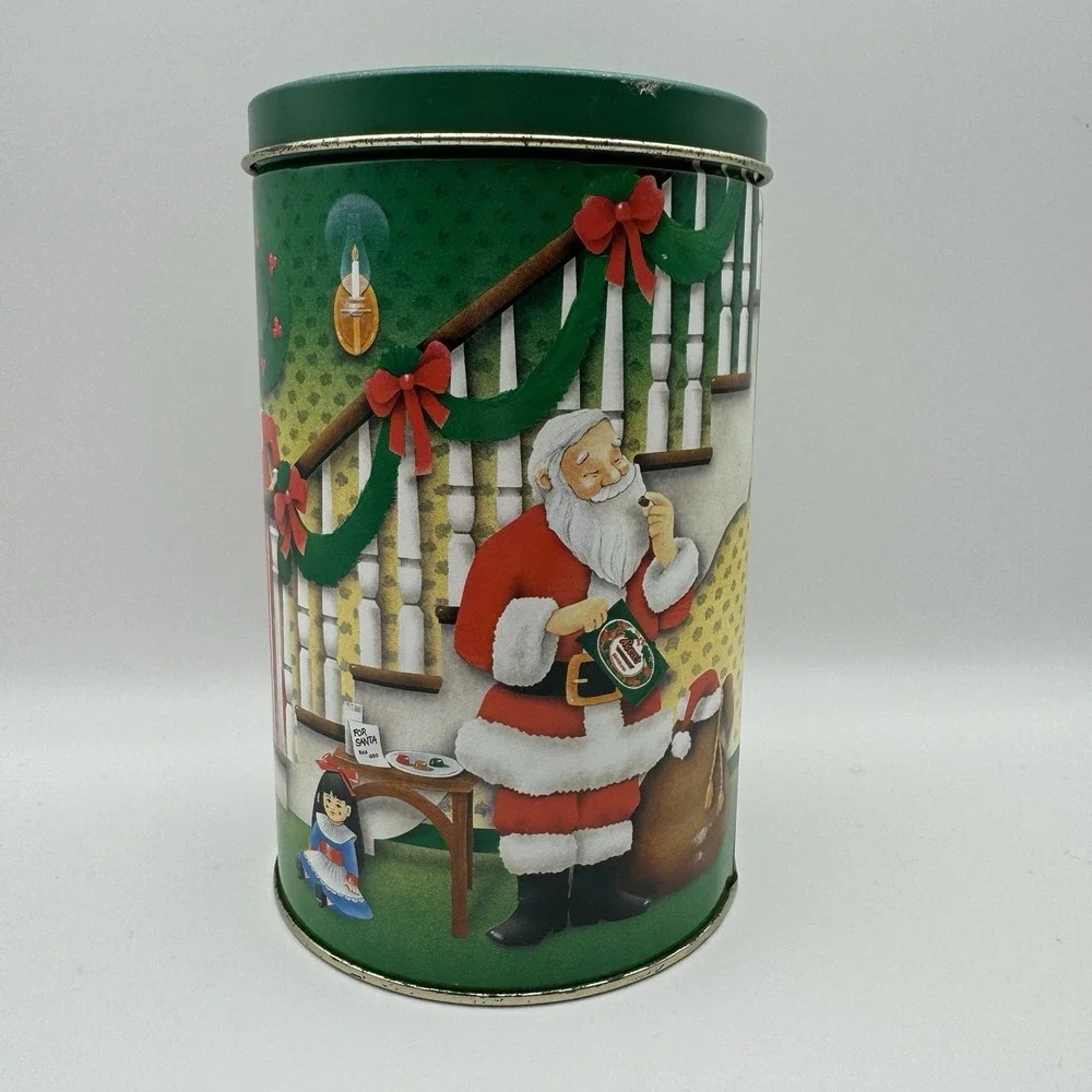 1993 Hershey Reeses Peanut Butter Cup Winter Christmas Santa Metal Tin‎ Vintage
